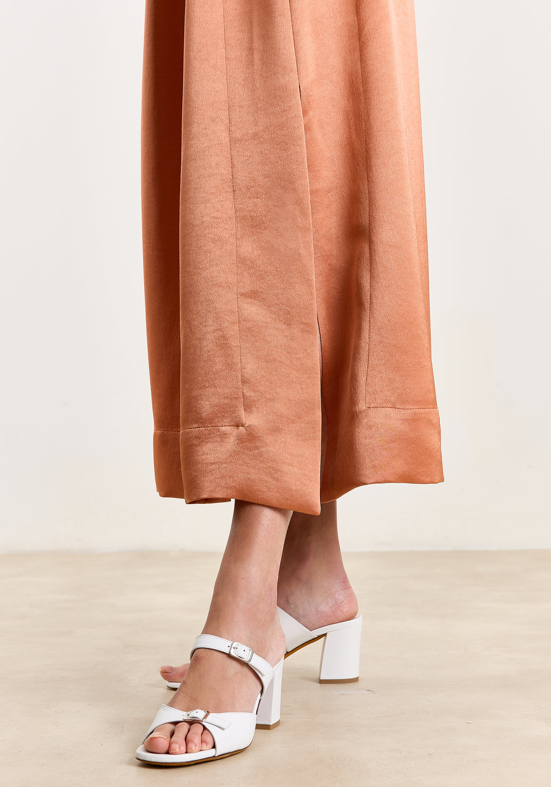 Leila Uni Satin Lobster