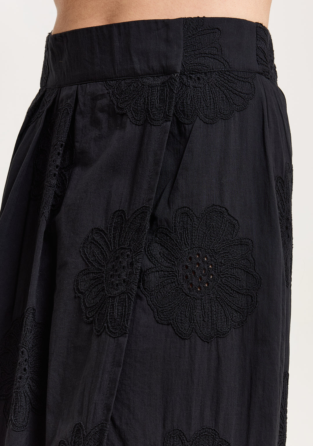 Marion Cotton Daisy Embroi Black
