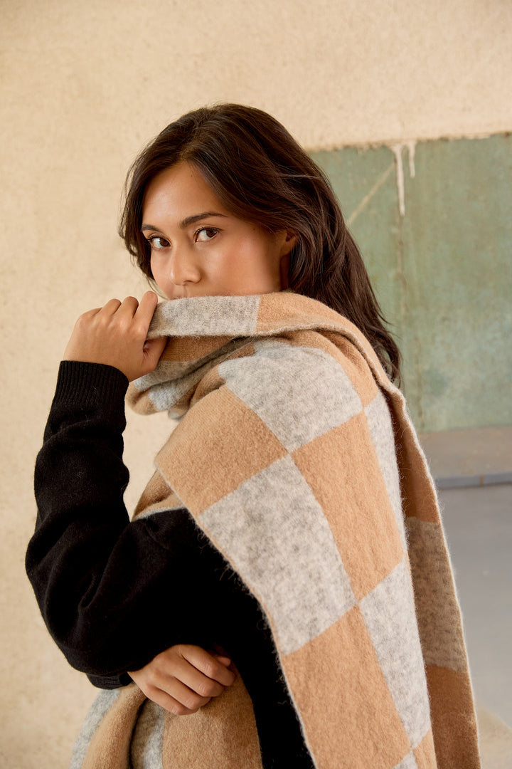 Suzy Checkerboard Camel - Grey