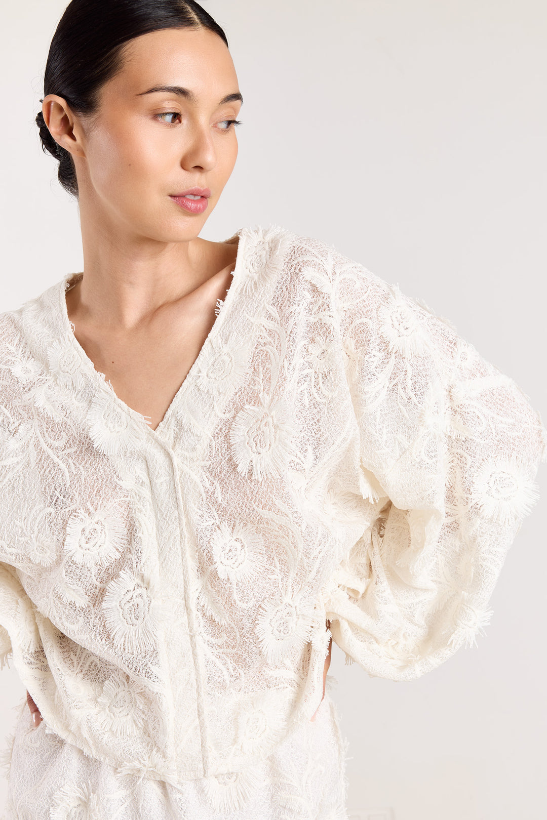 Liza Fringe Flower Off White
